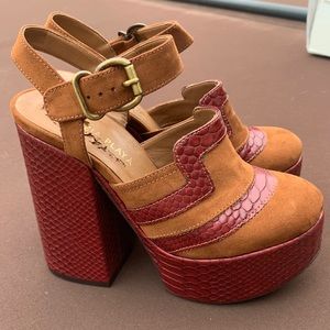 Mireia Playa Platforms, 37